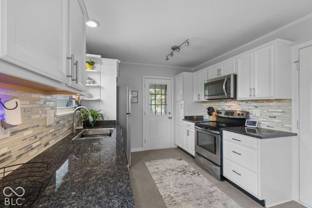 8465 Summertree Lane, Indianapolis, IN 46256