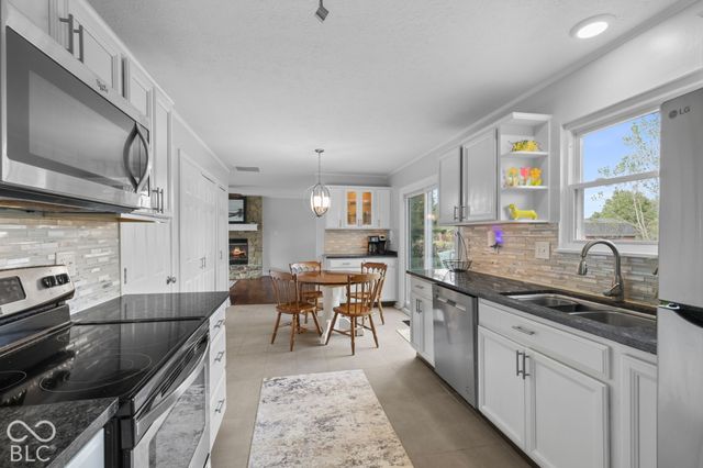 8465 Summertree Lane, Indianapolis, IN 46256