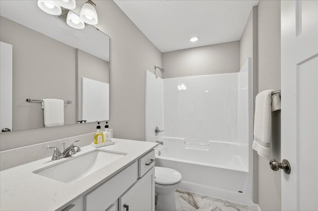 913 Brandenburg Lane, Waverly, MN 55390