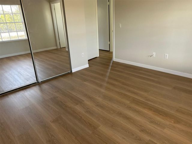 301 OAK TRACK LOOP, Ocala, FL 34472