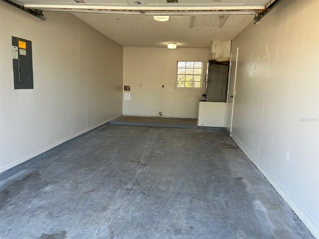 301 OAK TRACK LOOP, Ocala, FL 34472