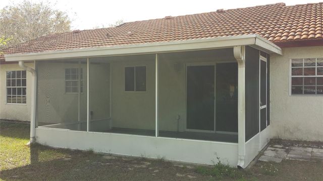 301 OAK TRACK LOOP, Ocala, FL 34472