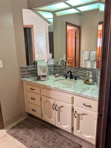 8448 N Bond Street, Fresno, CA 93720