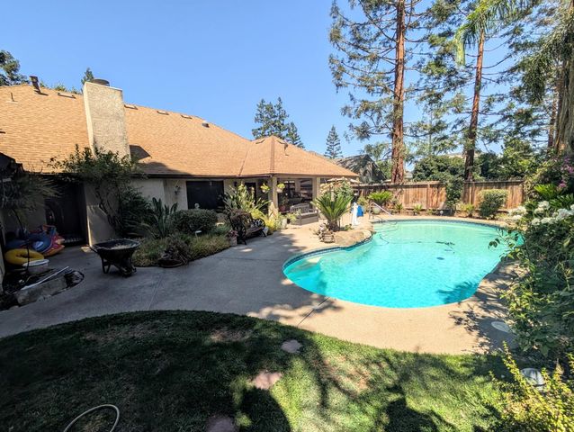 8448 N Bond Street, Fresno, CA 93720