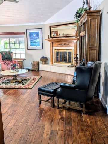 8448 N Bond Street, Fresno, CA 93720