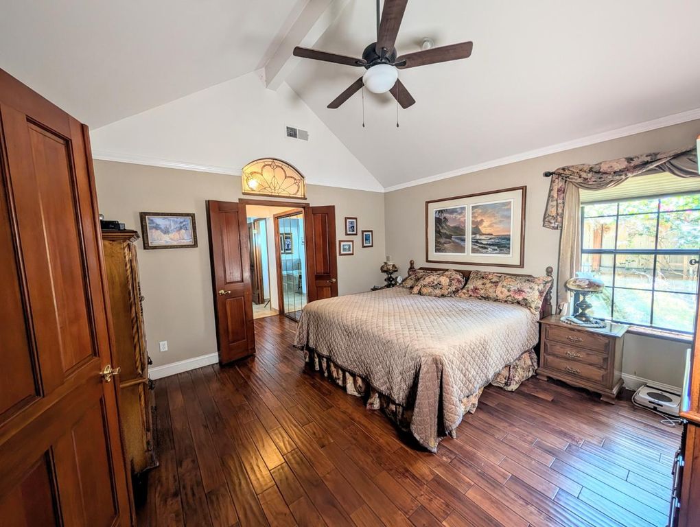 Image 21 of property listing at 8448 N Bond Street, Fresno, CA 93720