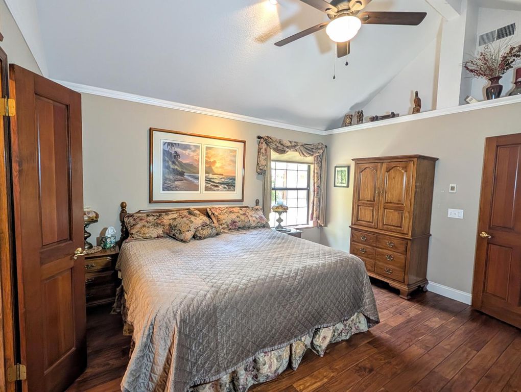 Image 22 of property listing at 8448 N Bond Street, Fresno, CA 93720