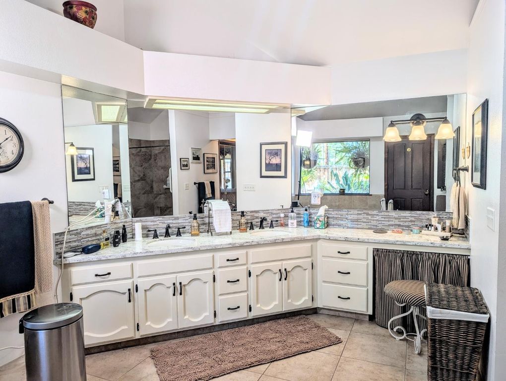 Image 23 of property listing at 8448 N Bond Street, Fresno, CA 93720