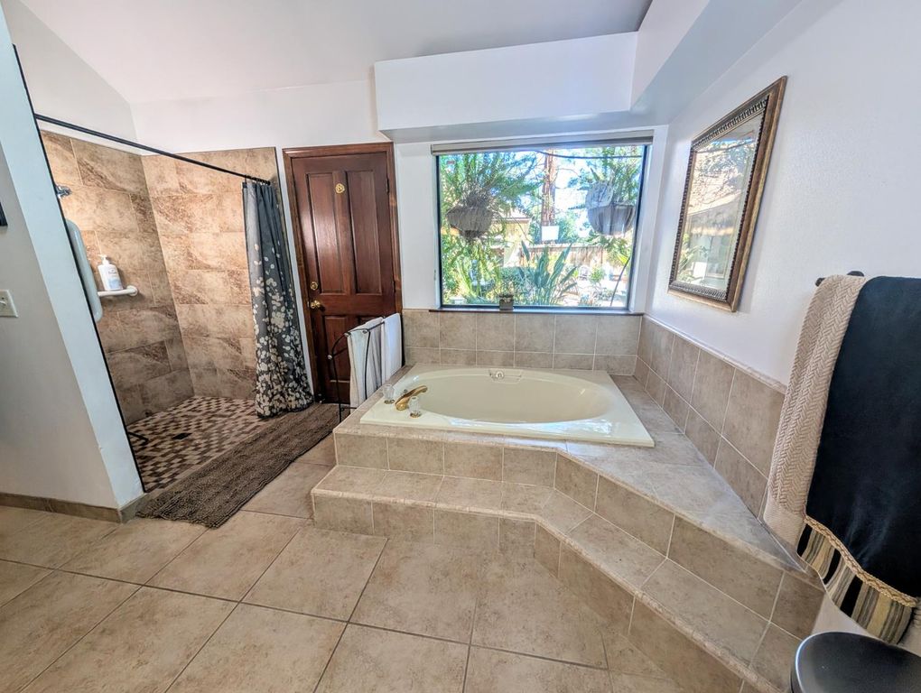 Image 25 of property listing at 8448 N Bond Street, Fresno, CA 93720