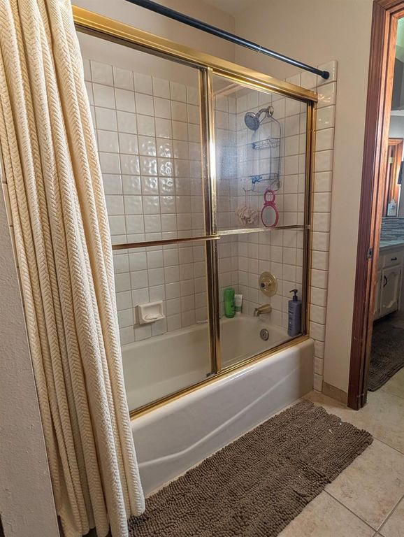 Image 30 of property listing at 8448 N Bond Street, Fresno, CA 93720