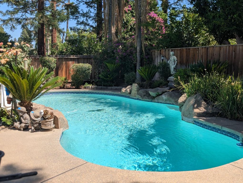 Image 32 of property listing at 8448 N Bond Street, Fresno, CA 93720