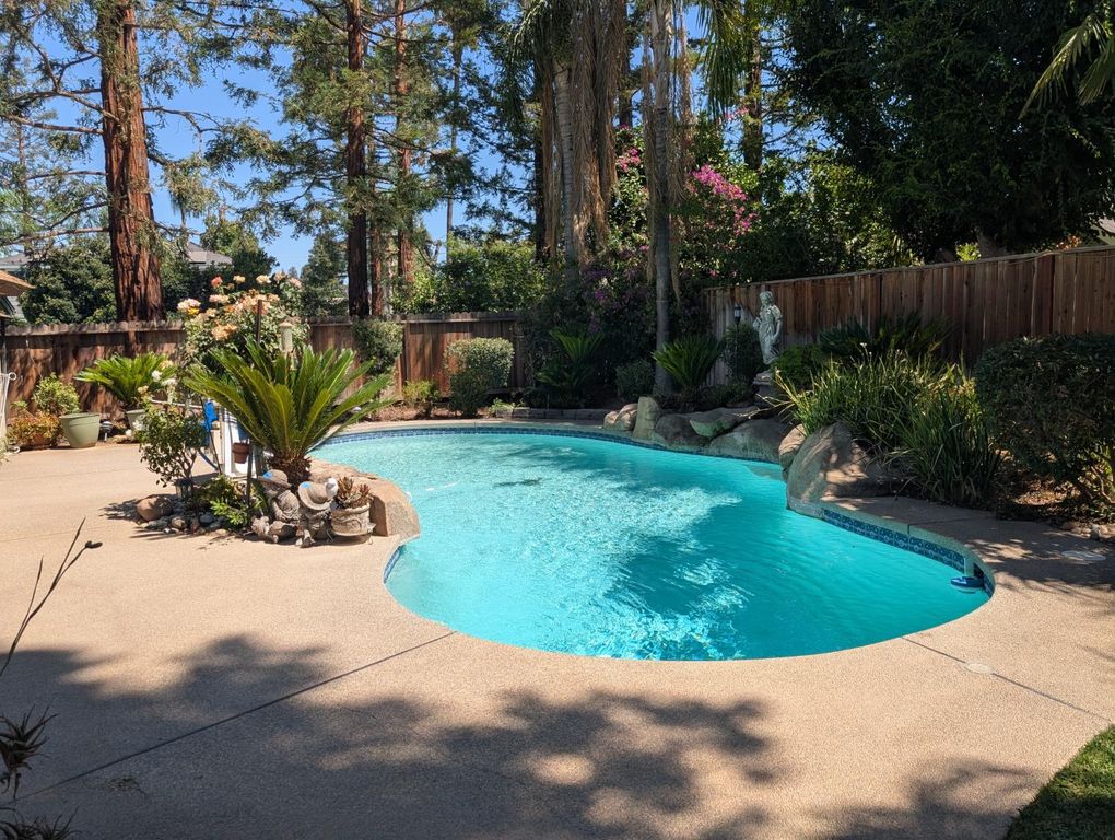 Image 33 of property listing at 8448 N Bond Street, Fresno, CA 93720