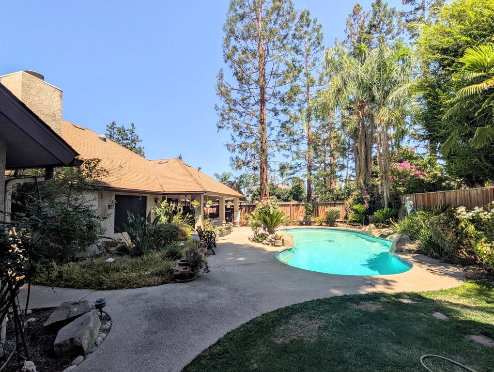 Image 37 of property listing at 8448 N Bond Street, Fresno, CA 93720