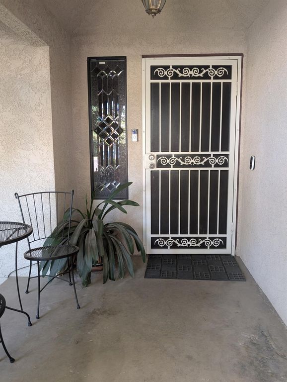 Image 4 of property listing at 8448 N Bond Street, Fresno, CA 93720