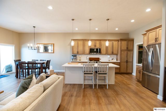 10614 Majestic Lane, Lincoln, NE 68527
