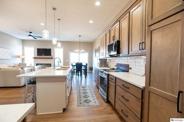 10614 Majestic Lane, Lincoln, NE 68527