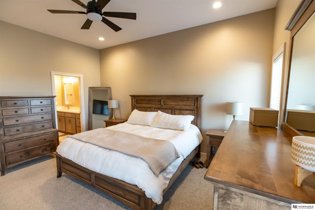 10614 Majestic Lane, Lincoln, NE 68527