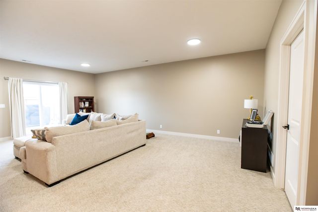 10614 Majestic Lane, Lincoln, NE 68527