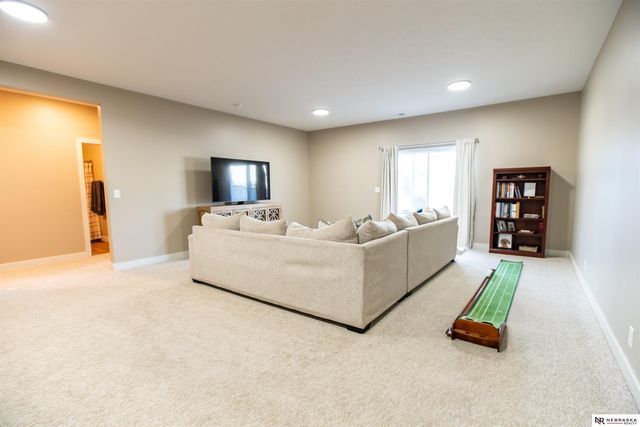 10614 Majestic Lane, Lincoln, NE 68527