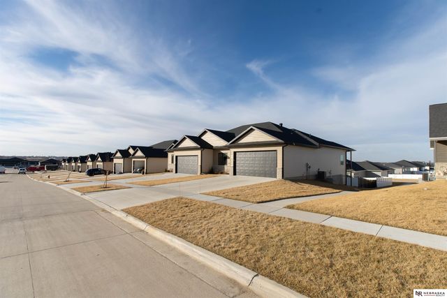 10614 Majestic Lane, Lincoln, NE 68527