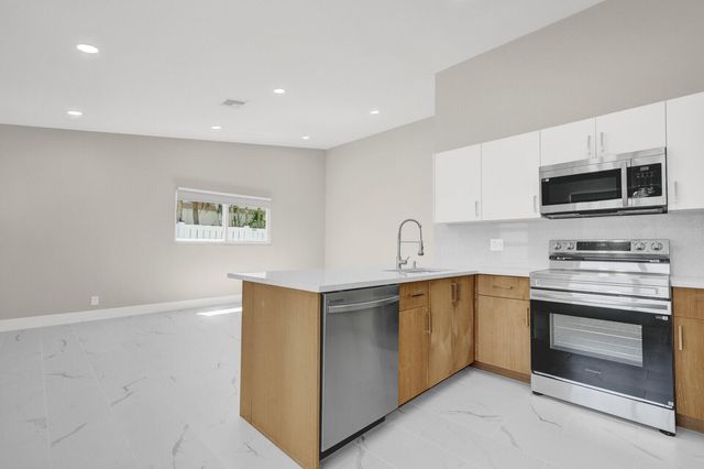 23392 E Country Club Dr Drive E, Watergate, Boca Raton, FL 33428