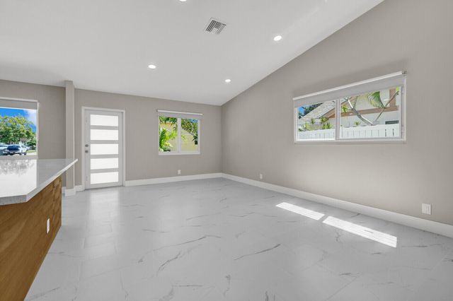 23392 E Country Club Dr Drive E, Watergate, Boca Raton, FL 33428