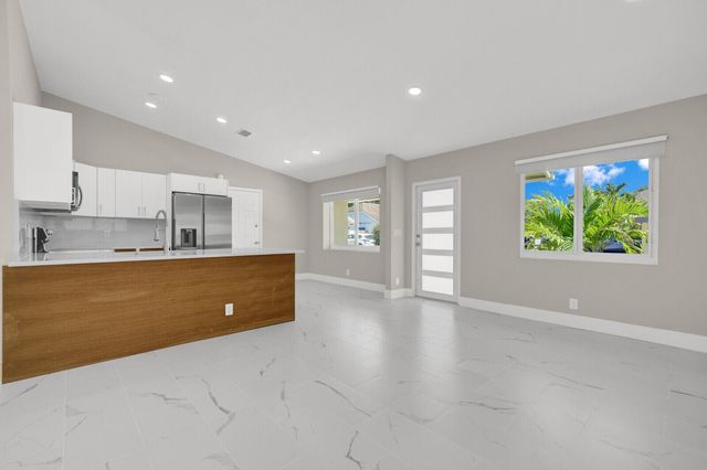 23392 E Country Club Dr Drive E, Watergate, Boca Raton, FL 33428