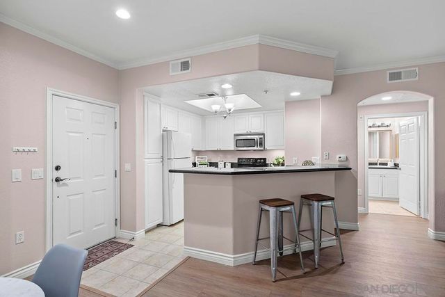 4165 Executive Dr F107, La Jolla, CA 92037