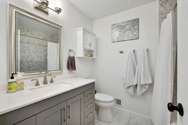 8920 Darnel Road, Eden Prairie, MN 55347