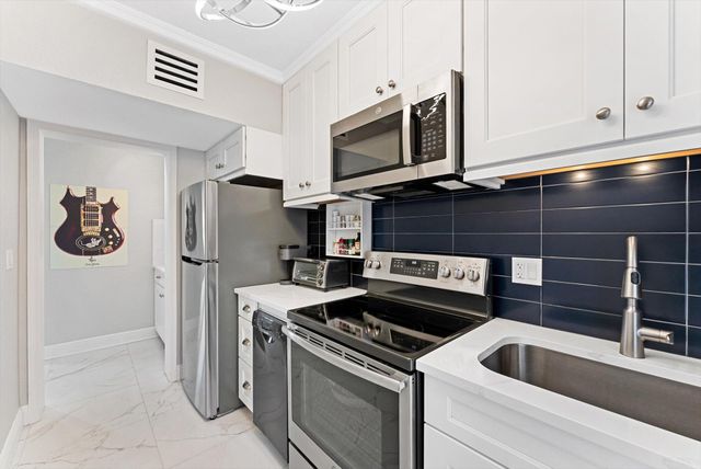 990 Casuarina Road 4, Delray Beach, FL 33483