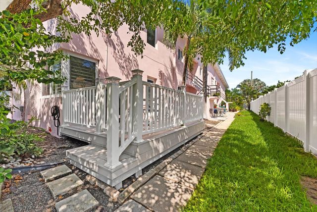 990 Casuarina Road 4, Delray Beach, FL 33483