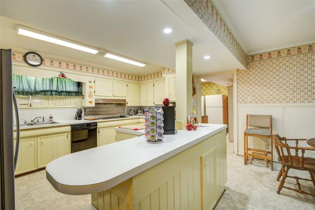 1414 W 9th Street, Freeport, TX 77541