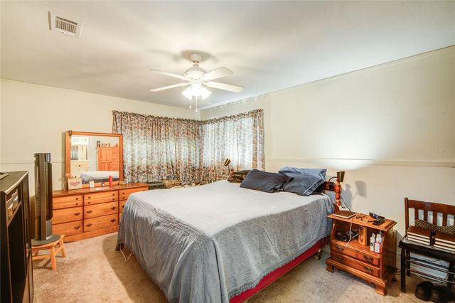 1414 W 9th Street, Freeport, TX 77541