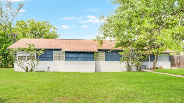 1414 W 9th Street, Freeport, TX 77541