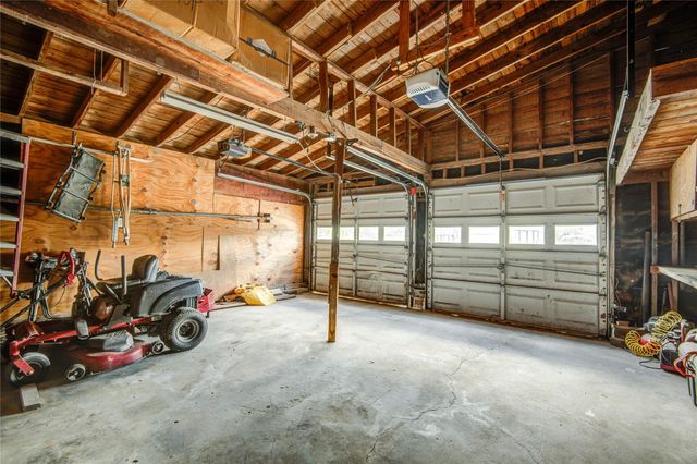 1414 W 9th Street, Freeport, TX 77541