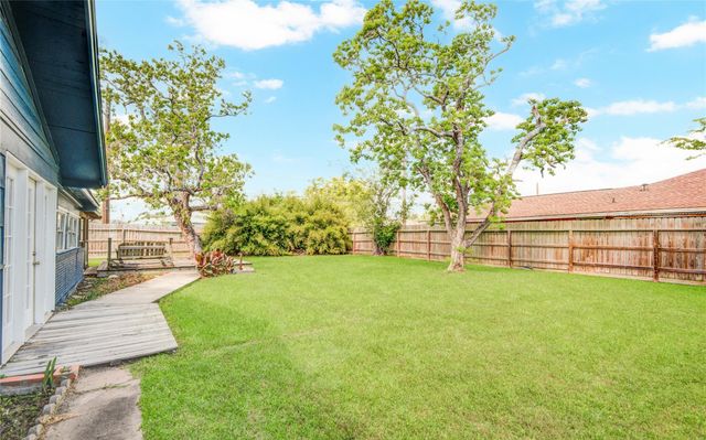 1414 W 9th Street, Freeport, TX 77541