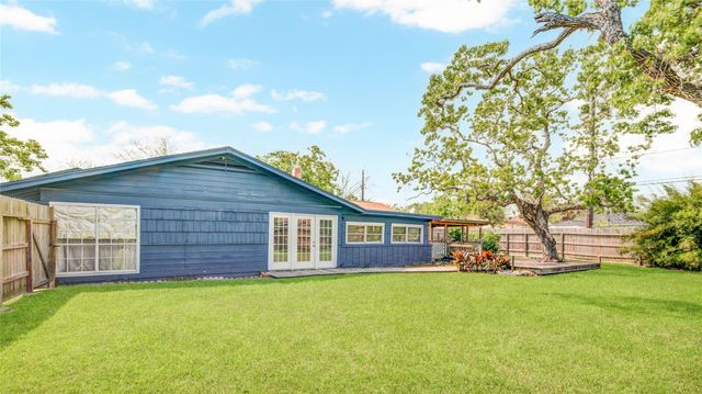 1414 W 9th Street, Freeport, TX 77541