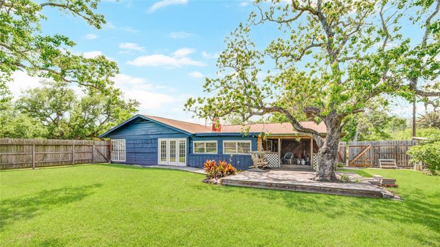 1414 W 9th Street, Freeport, TX 77541