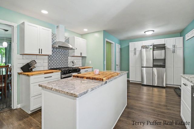 695 Miller Drive, North Muskegon City, MI 49445