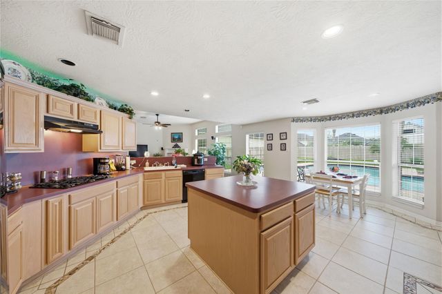 2303 Dogwood Street, League City, TX 77573