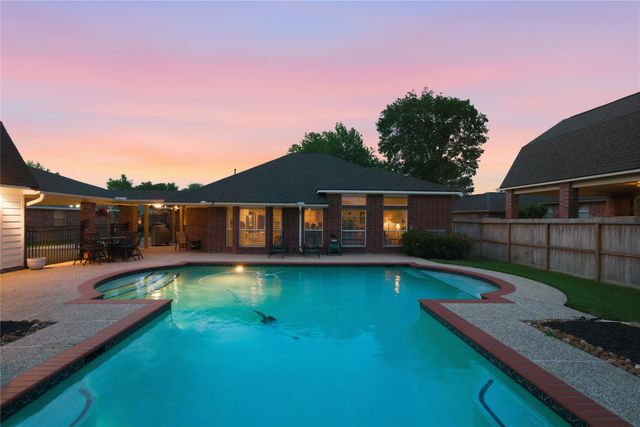 2303 Dogwood Street, League City, TX 77573