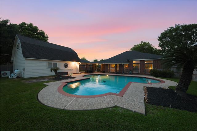 2303 Dogwood Street, League City, TX 77573