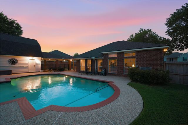 2303 Dogwood Street, League City, TX 77573