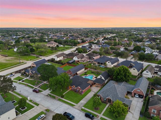 2303 Dogwood Street, League City, TX 77573