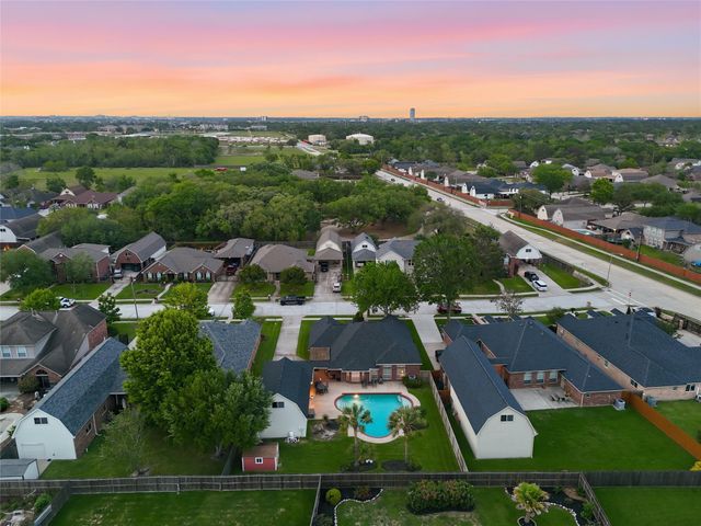 2303 Dogwood Street, League City, TX 77573