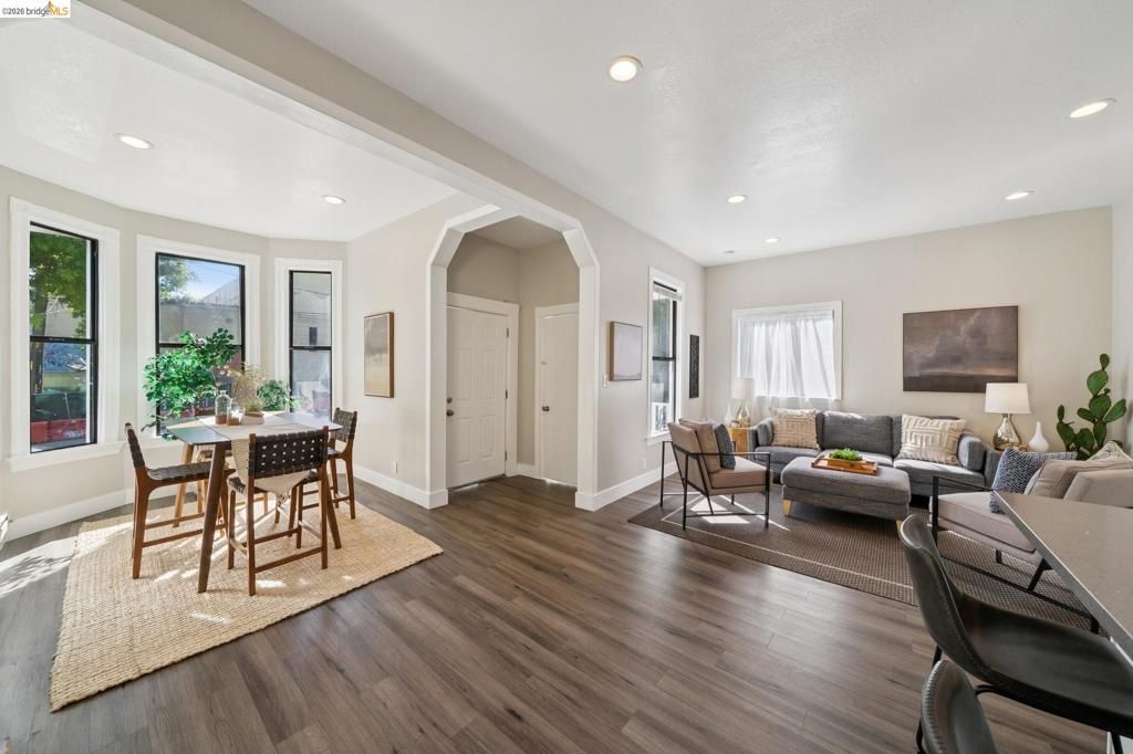 Image 4 of property listing at 1944 E 20Th St, Oakland, CA 94606