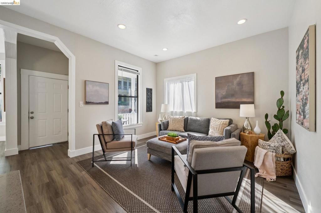 Image 6 of property listing at 1944 E 20Th St, Oakland, CA 94606