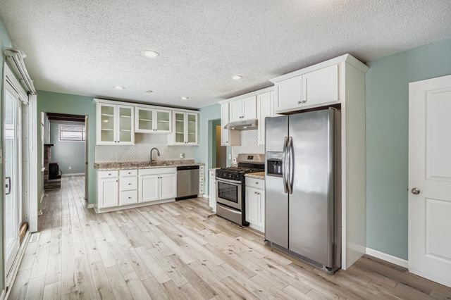 2922 Simpson Street, Roseville, MN 55113