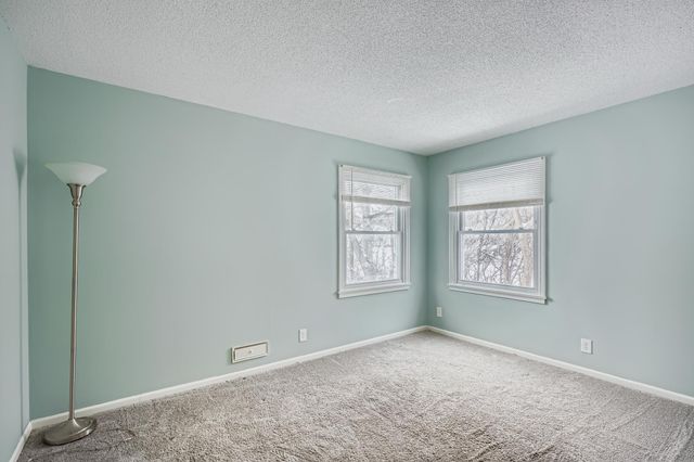 2922 Simpson Street, Roseville, MN 55113