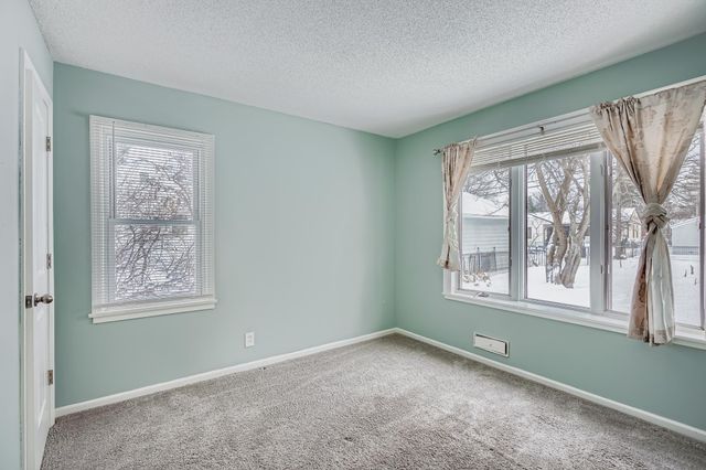 2922 Simpson Street, Roseville, MN 55113